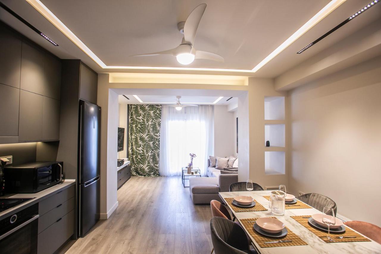 The Lux2 A Gorgeous Apartment Tesalonika Bagian luar foto