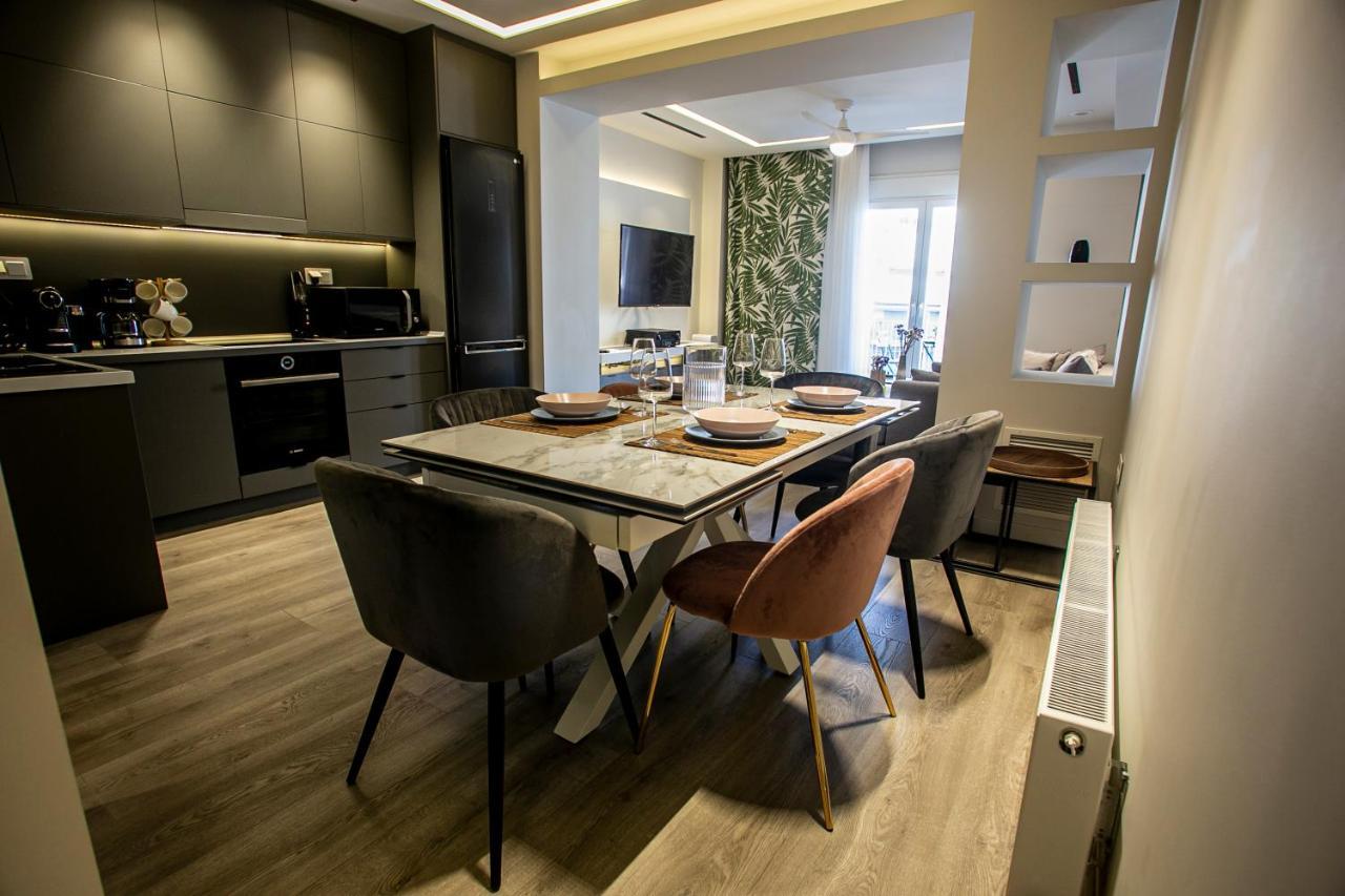 The Lux2 A Gorgeous Apartment Tesalonika Bagian luar foto