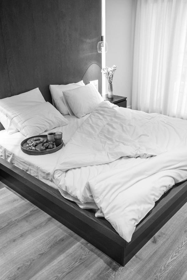 The Lux2 A Gorgeous Apartment Tesalonika Bagian luar foto