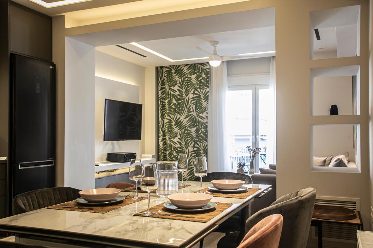 The Lux2 A Gorgeous Apartment Tesalonika Bagian luar foto