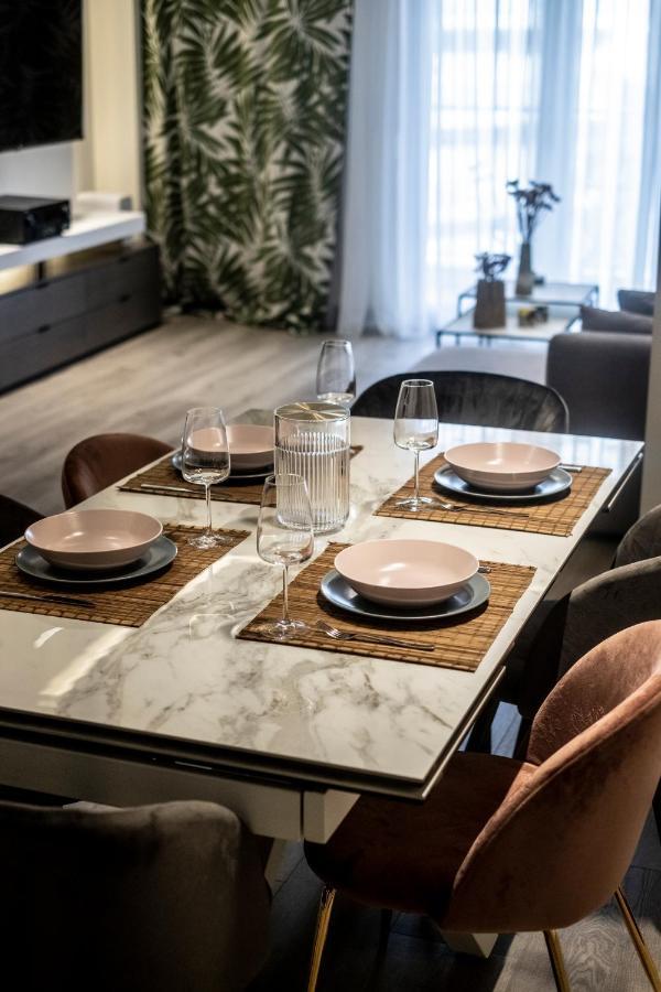The Lux2 A Gorgeous Apartment Tesalonika Bagian luar foto